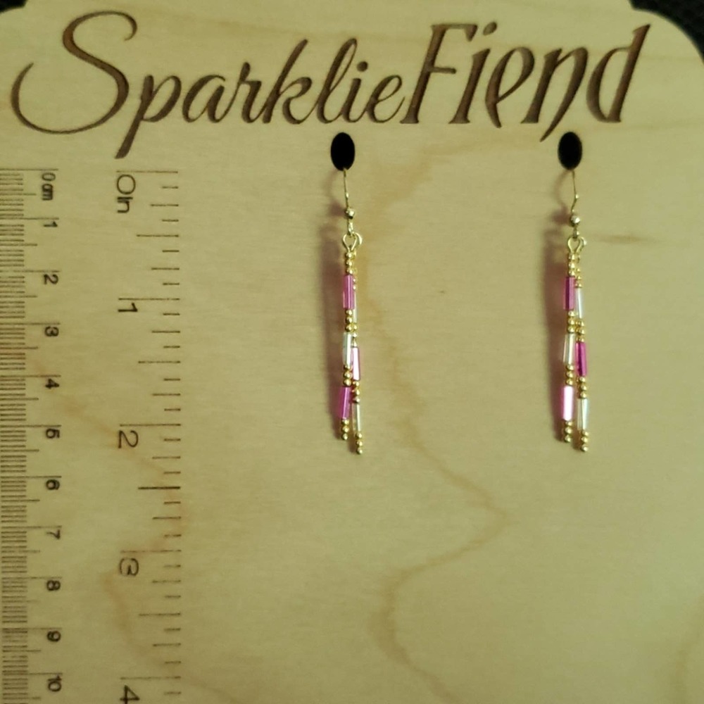 Fuchsia bugle & gold seed beaded earrings - Picture 6 of 7